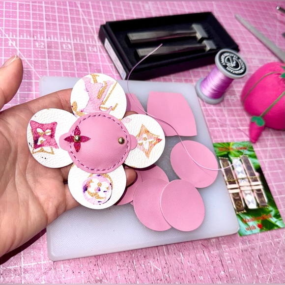 💖 Aquarelle Puffy Pink Watercolor Vivienne bag charm Keychain Accessory - Picture 12 of 16